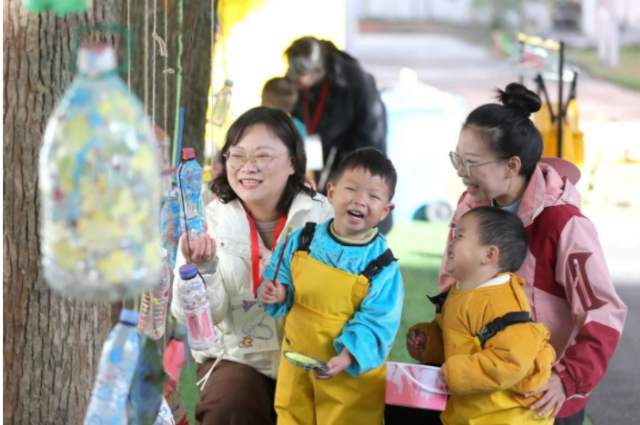 觸手可及線下近在家門口使無數嬰幼兒和他們的家庭獲益 觸手可及線下近在家門口使無數嬰幼兒和他們的家庭獲益