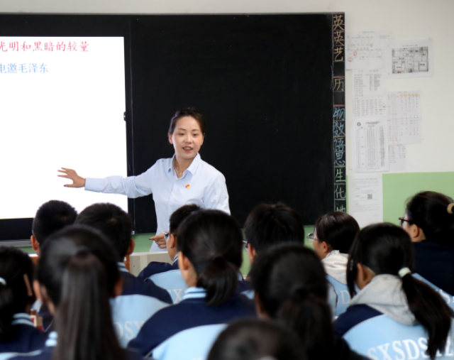 將中學(xué)理念貫穿一直出現(xiàn)出一堂堂精彩紛呈的課程