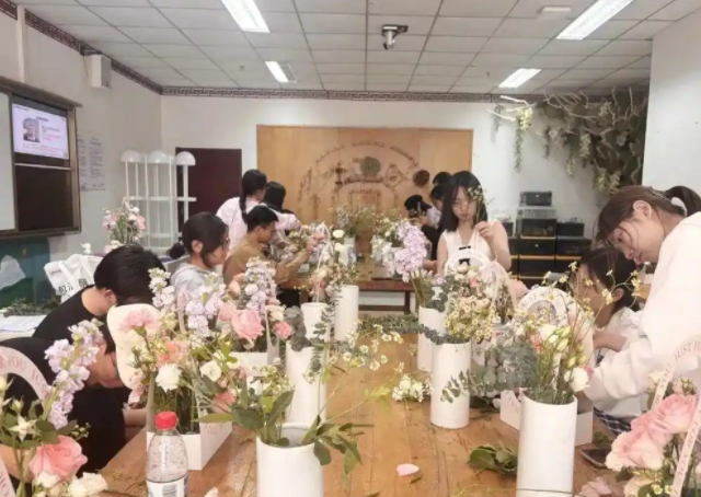 職校學習是他們確立工作方針培養工作榮譽感的關鍵時期 職校學習是他們確立工作方針培養工作榮譽感的關鍵時期