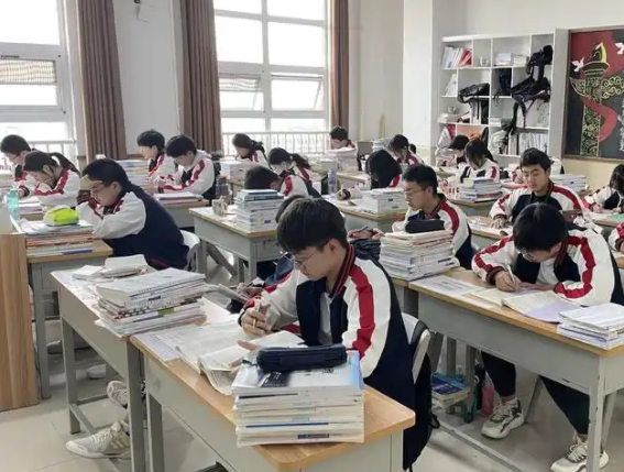 溝通與支撐體系會深度分析每位學生的錯題散布與作答進程