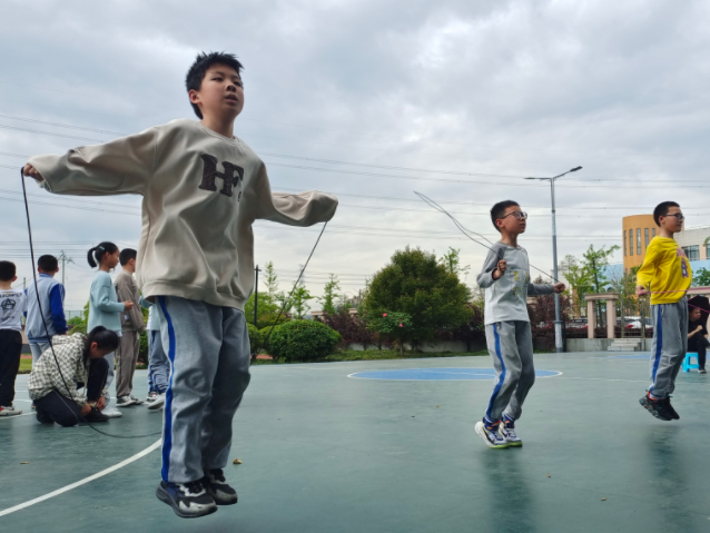 構建全方位德育網絡打造家校社共育教聯體守護青少年健康成長