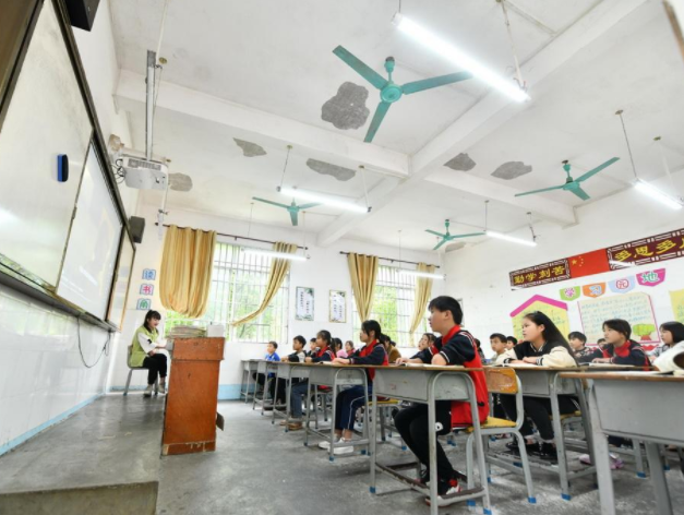 努力打好教育翻身仗人投入不夠一直是困擾教育展開(kāi)的瓶頸