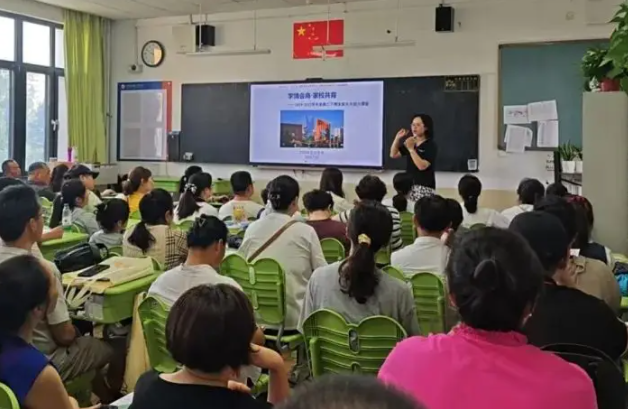 而是學(xué)生生長(zhǎng)的殿堂講堂是教育的主陣地也是學(xué)生生長(zhǎng)的重要