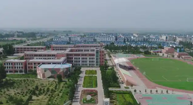 抓住暑期教學空檔期進行硬化改造為師生日常通行增添了安全保障