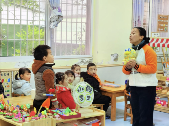 學(xué)著大人的模樣幼嫩的聲音里充滿了賣家小攤主們自傲和期待