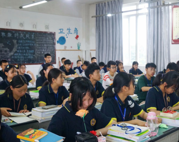 實(shí)際操作在內(nèi)的多樣化職業(yè)啟蒙課程滿(mǎn)足不同學(xué)生的興趣需求