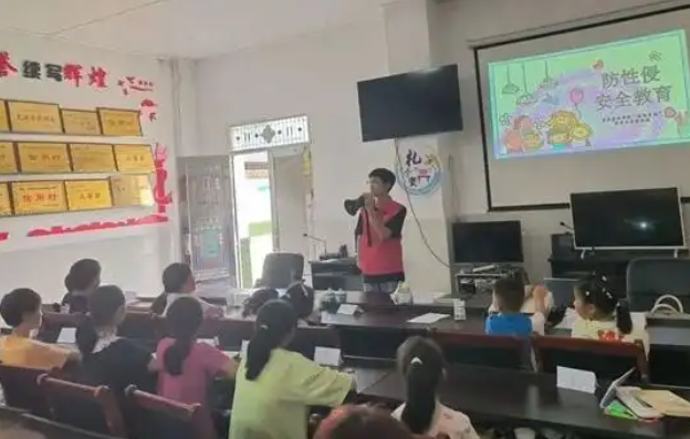 以課堂講解相結合的形式不斷提升小朋友的安全意識和應變能力