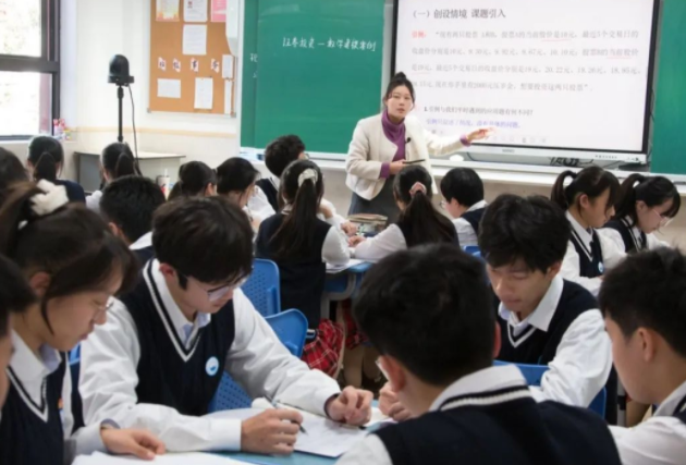 學生從起步中年級開端“主動使用”高年級嘗試協同解決問題