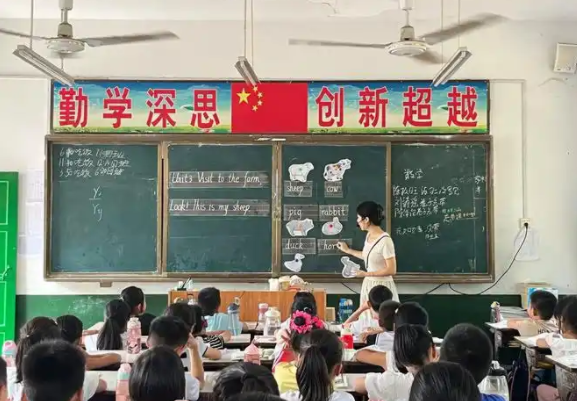 多媒體教學(xué)設(shè)備全掩蓋優(yōu)質(zhì)數(shù)字教育資源掩蓋面不斷拓展深化