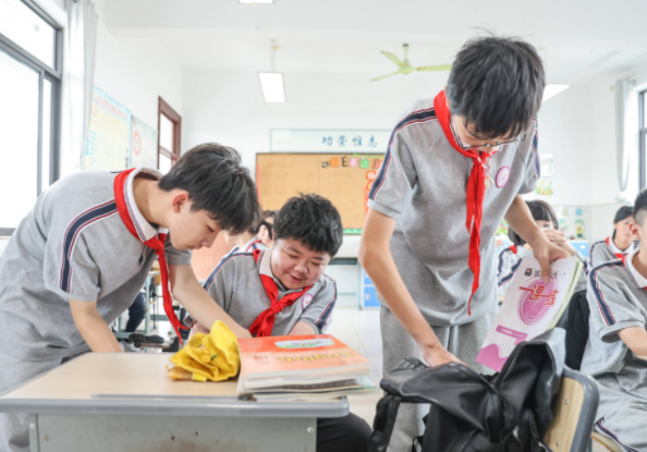 讓孩子燃起對校園日子的神往從心思上對新學期充溢期待和信心