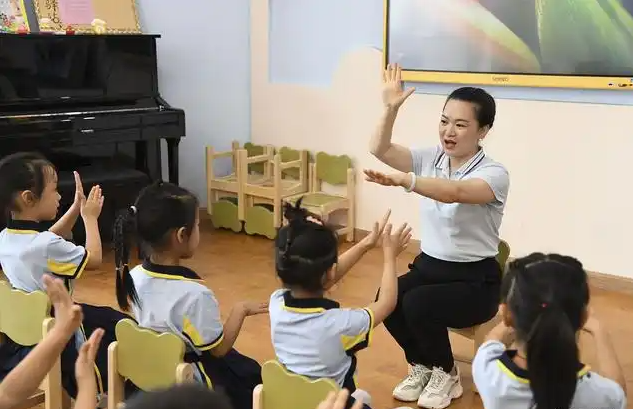 上好園幼有優(yōu)育為孩子們鋪就一條通向優(yōu)質發(fā)展的成長道路