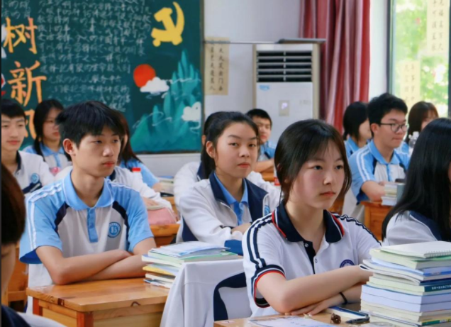 校園全掩蓋雙減作業(yè)學(xué)生獲得感顯著增強(qiáng)更高質(zhì)量的方向跨進(jìn)