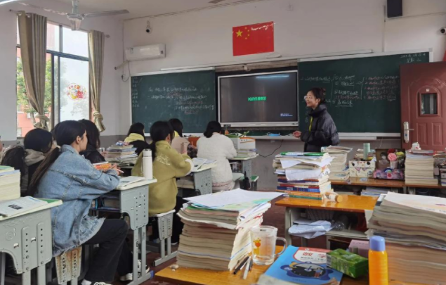 校園全掩蓋雙減作業(yè)學(xué)生獲得感顯著增強(qiáng)更高質(zhì)量的方向跨進(jìn)
