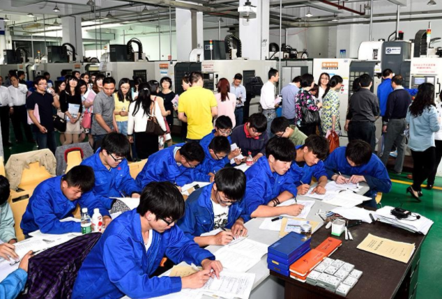 為學生開辟寬廣開展空間職業教育是終身教育系統的重要環節 為學生開辟寬廣開展空間職業教育是終身教育系統的重要環節