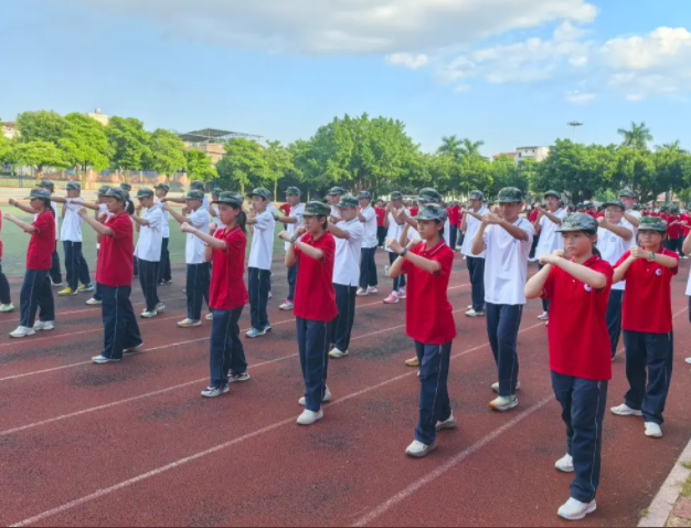 沁潤每個(gè)心靈以學(xué)生為本打造高效講堂師生結(jié)對定制學(xué)科成長方案