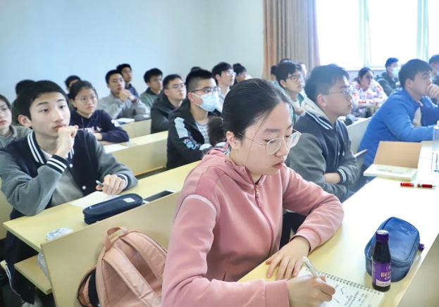 確實(shí)能夠讓一些學(xué)生放下每分必爭(zhēng)的執(zhí)念緩解學(xué)生的焦慮感等做法